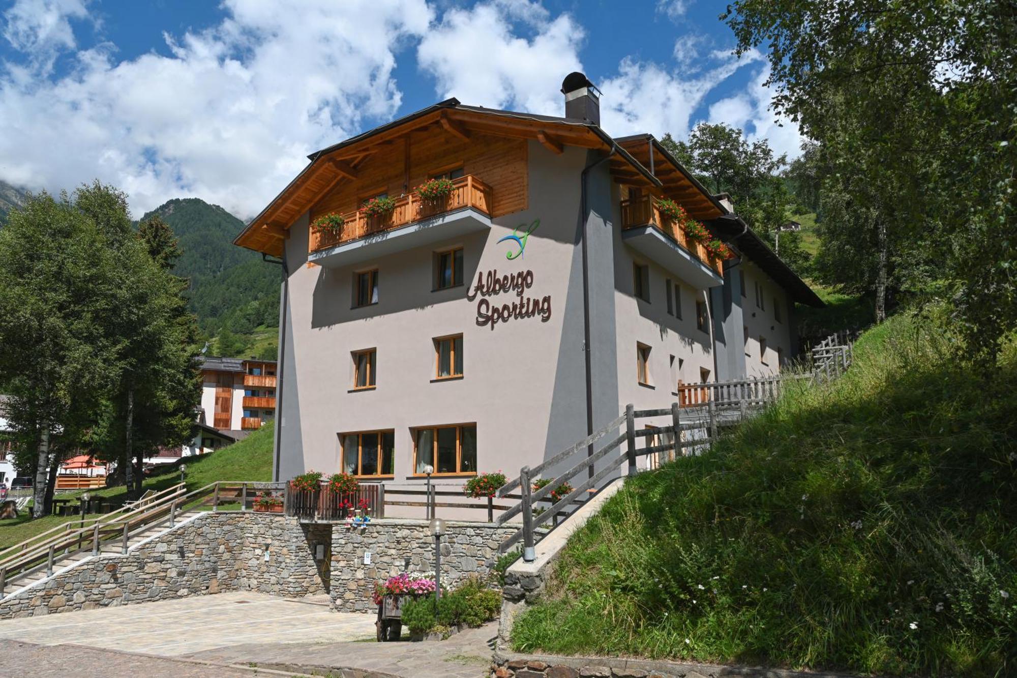 Albergo Sporting Пейо Фонти Екстериор снимка