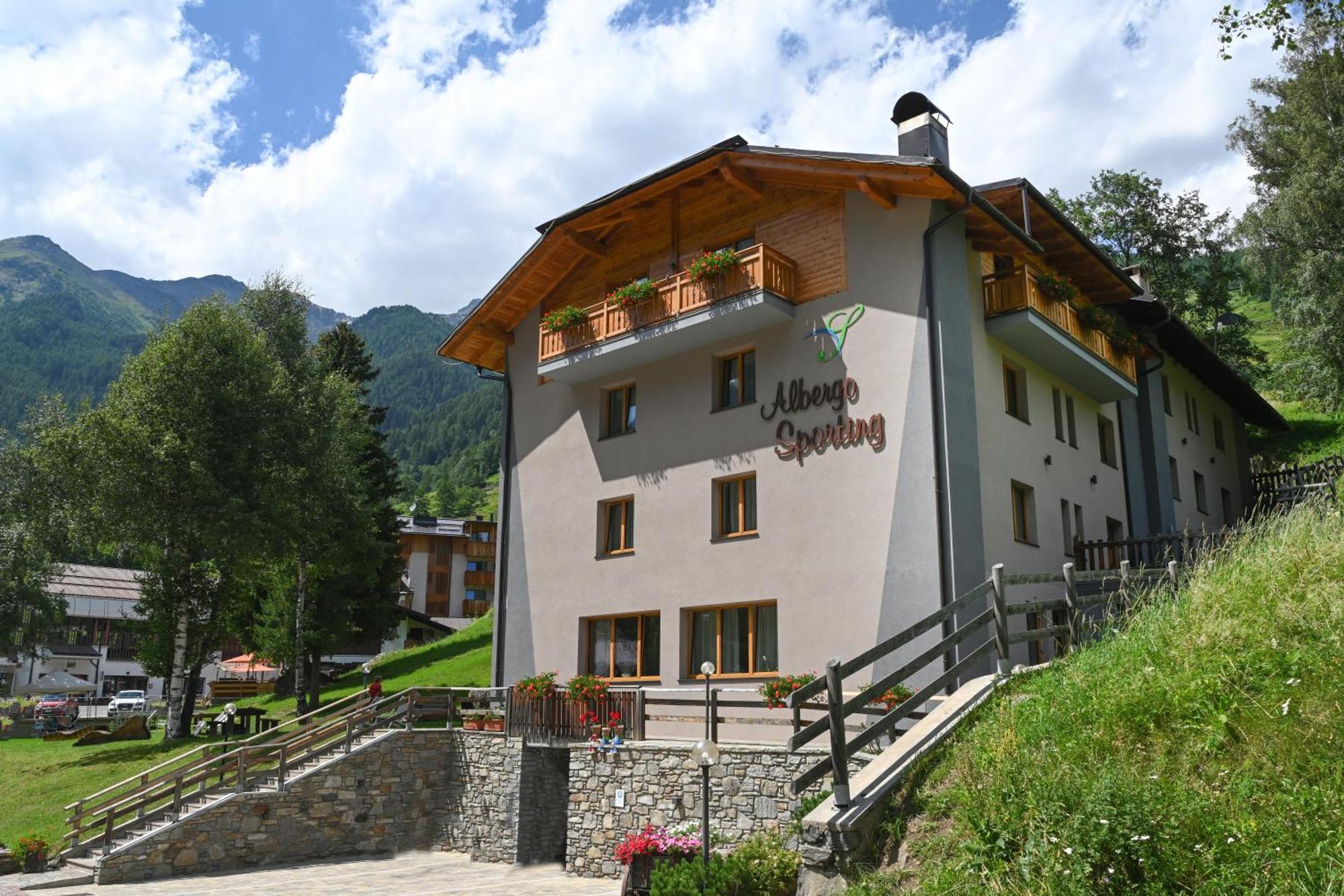 Albergo Sporting Пейо Фонти Екстериор снимка