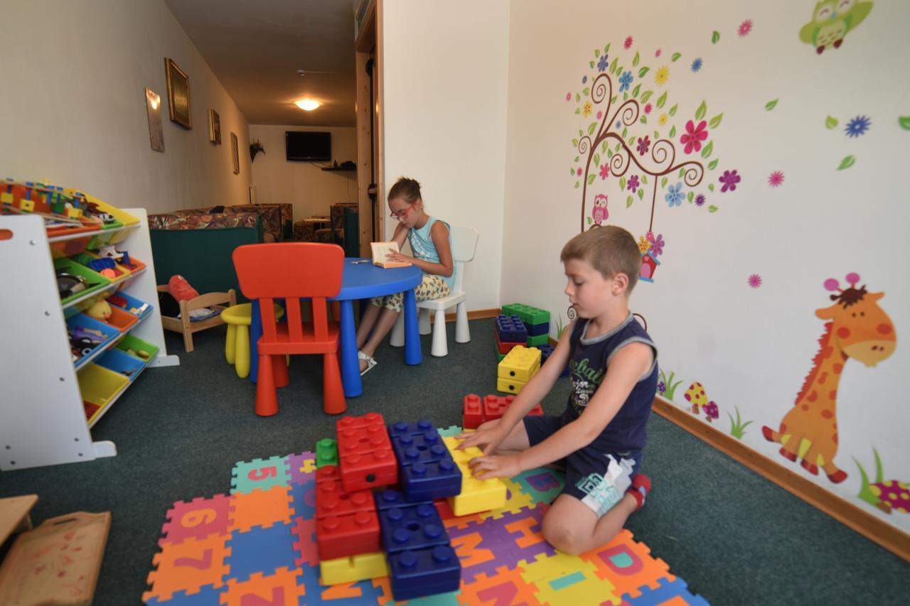 Albergo Sporting Пейо Фонти Екстериор снимка